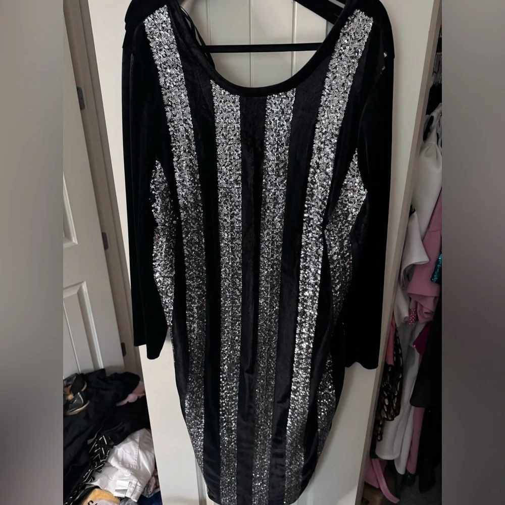 ELOQUII Plus Size- Velvet & Sequin Long Sleeve Bodycon Cocktail Dress- Size 24w - Picture 5 of 10